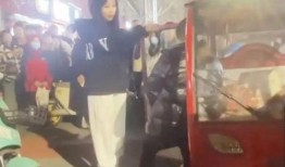 吃瓜网红打架视频播放在线观看,火爆打架视频在线观看